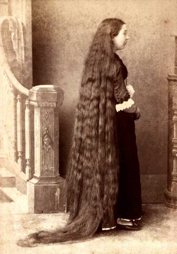Девушки с невероятно длинными волосами