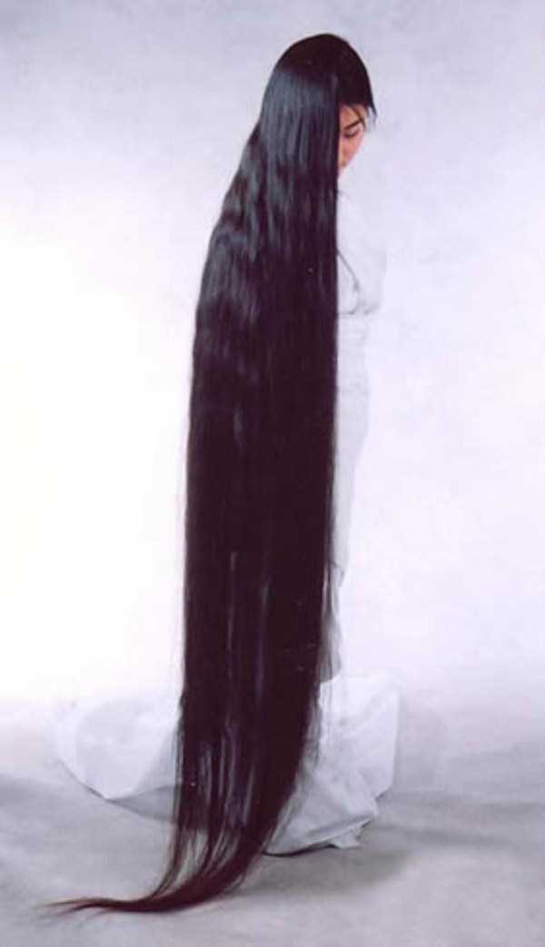 Девушки с невероятно длинными волосами