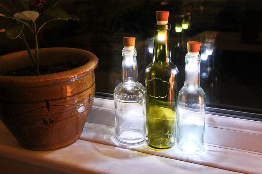 Старые бутылки светильники с светодиодными пробками