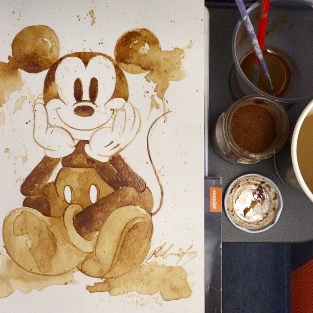 Рисунки любимых персонажей с помощью кофе