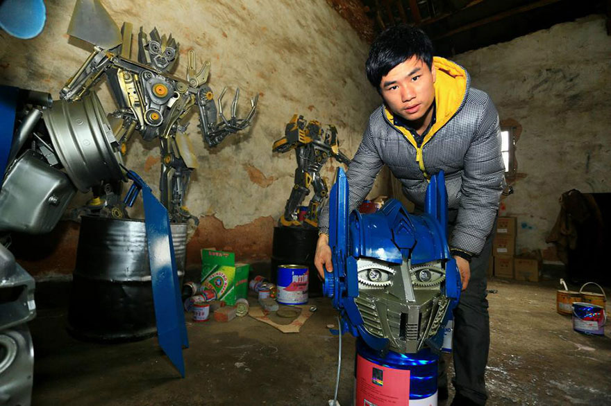 Фермеры из Китая воссоздали трансформеров из металлолома