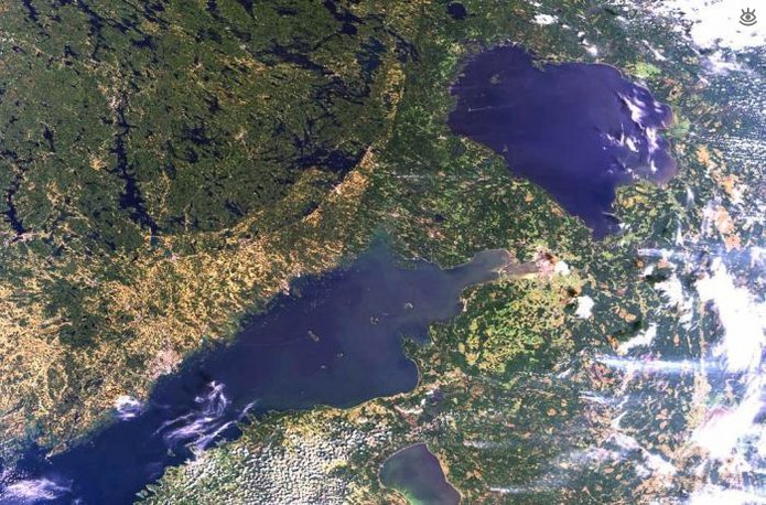 Ладожское озеро - Республика Карелия, Ленинградская область (17 703 км²)
