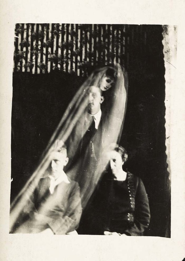 Смысл жизни изменился в 1905 году, когда он фотографировал друга,думал что просто засветил плену, но нет... это был дух.