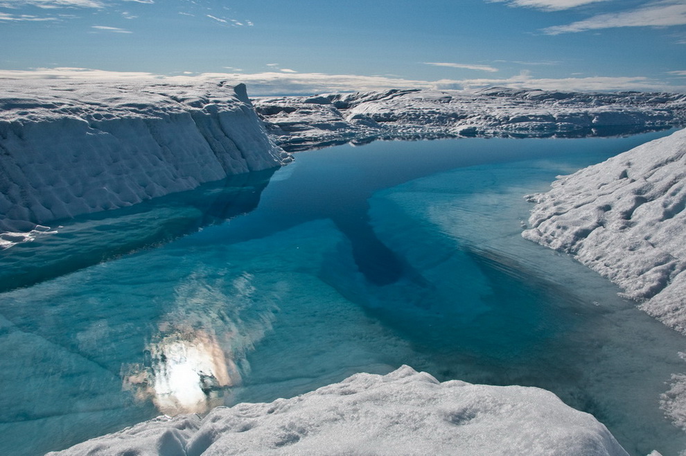 This deep pool through which a substantal volume of water appears to have flowed is likely the site of the moulin that formed in 2006 (see same pool in 2007 http://bigice.apl.washington.edu/photos/Greenland07-6.jpg).