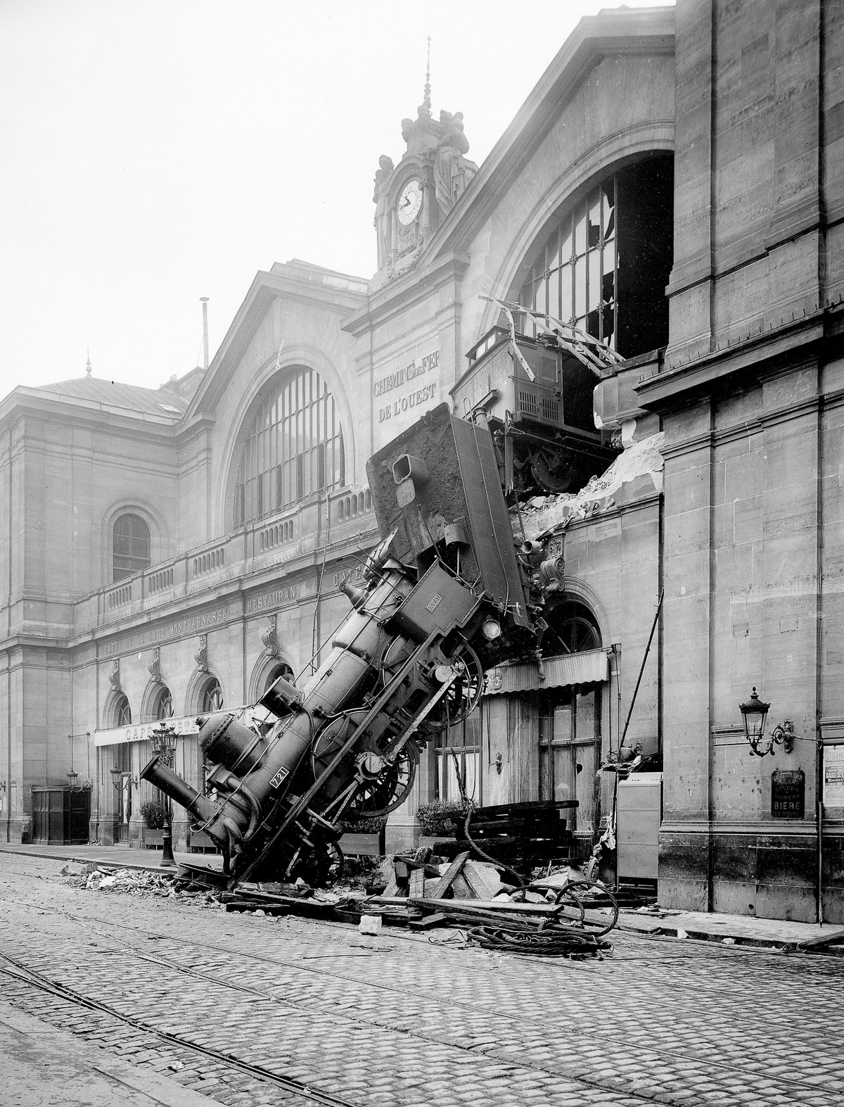 FRANCE - 1895:  The accident of the station Montparnasse. Paris, October 22, 1895. ND-2896A Paris.  (Photo by ND/Roger Viollet/Getty Images)