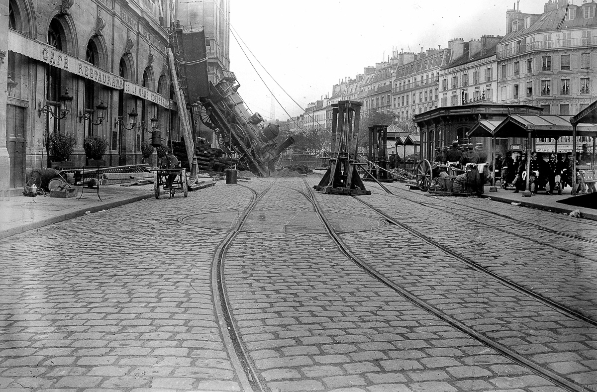 FRANCE - 1895:  Accident of the station Montparnasse. Paris, October 22, 1895. Photo Henri Roger. RV-835945.  (Photo by Roger Viollet/Getty Images)