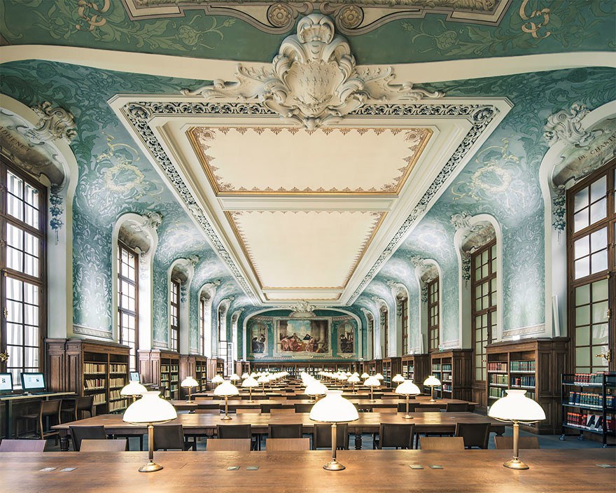 Библиотекой имени Де-Ла-Сорбонна, Париж