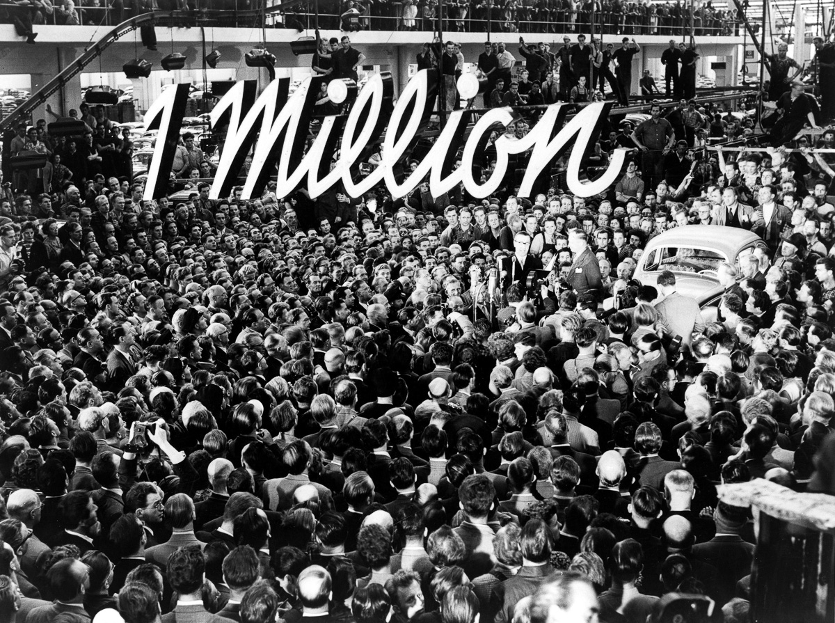 (GERMANY OUT) Federal Republic of Germany Economy VW Plant in Wolfsburg celebrating the production of the millionth VW Beetle - photograph: Volkswagen Company - (Photo by VW/AUDI/ullstein bild via Getty Images)