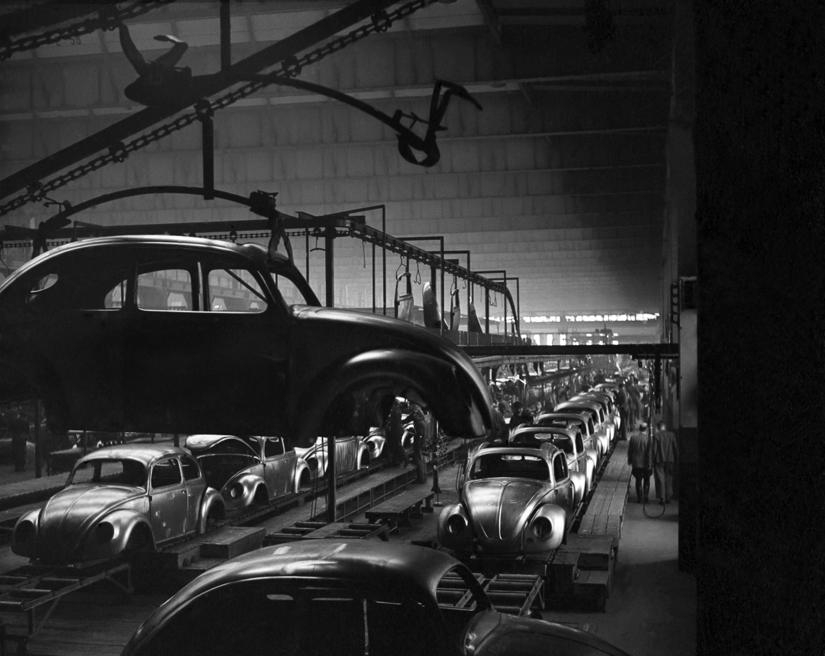 15 Dec 1952 --- General views of the production line at the volkswagen factory producing Beetle cars in Germany. December 1952 C6101-003 --- Image by © WATFORD/Mirrorpix/Corbis
