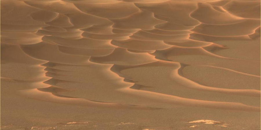 Марсианские песчаные дюны 6 августа 2004. Дюны на переднем плане - около 1 метра в высоту.