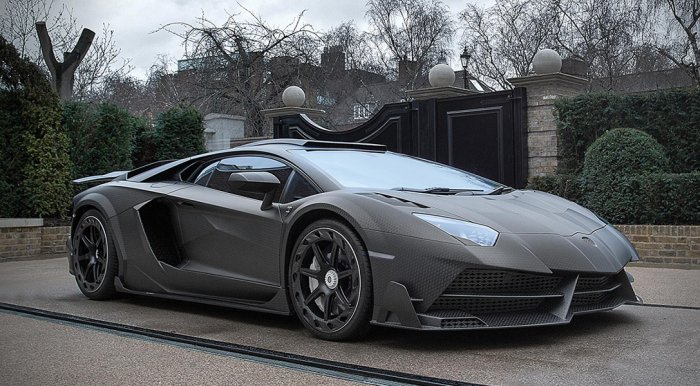 Lamborghini_Aventador_750_002