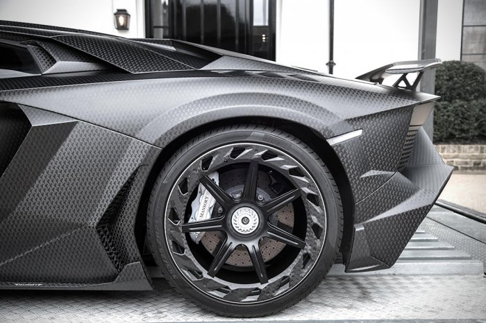 Lamborghini_Aventador_750_006