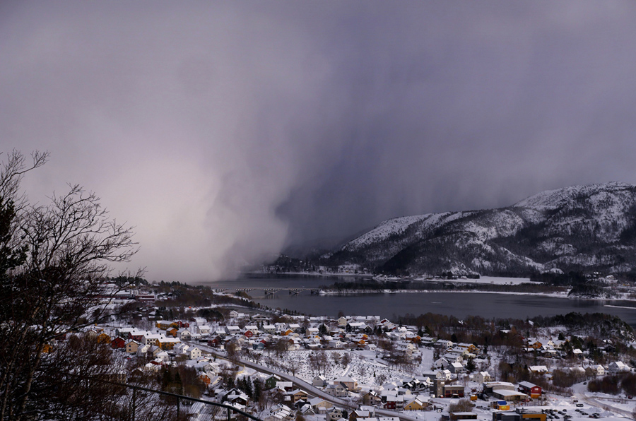 Облако с радиоактивными элементами из Чернобыля дошел до Норвегии в 1986 году, сильный снег и дождь с радиоактивным цезием.