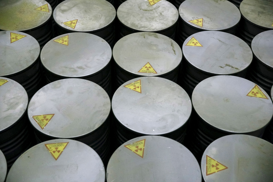 Контейнеры по переработке жидких радиоактивных отходов на Чернобыльской АЭС, 23 марта 2016 года.