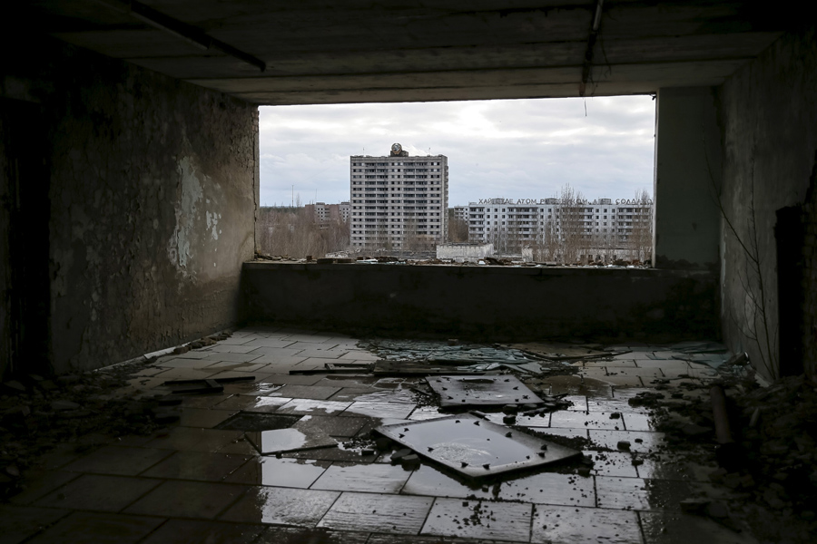 Вид на заброшенный город Припять 23 марта 2016 года.