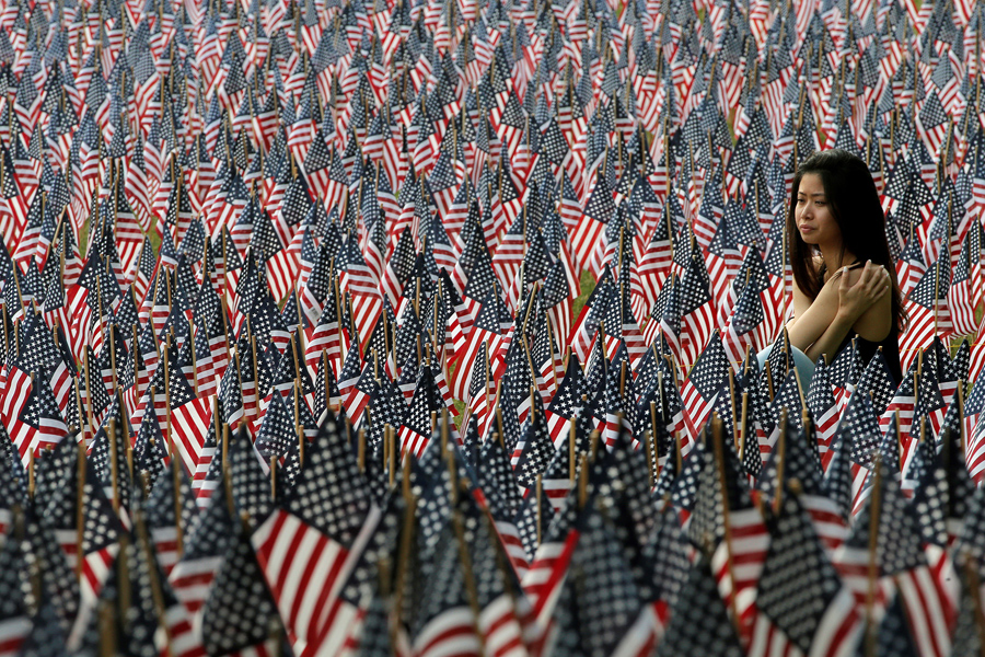 26 мая 2016 года День посвящён памяти американских военнослужащих, погибших во всех войнах и вооружённых конфликтах, в которых США ... Среди них – 37.000 жителей штата Массачусетс, в память о каждом из них в парке поставили по одному флагу.