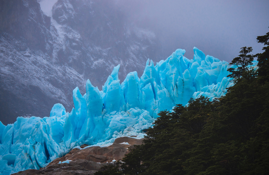 Ледник Серрано, в национальном парке Бернардо О'Хиггинса в чилийской Патагонии, 1.960 км к югу от Сантьяго, 21 февраля 2016 года.
