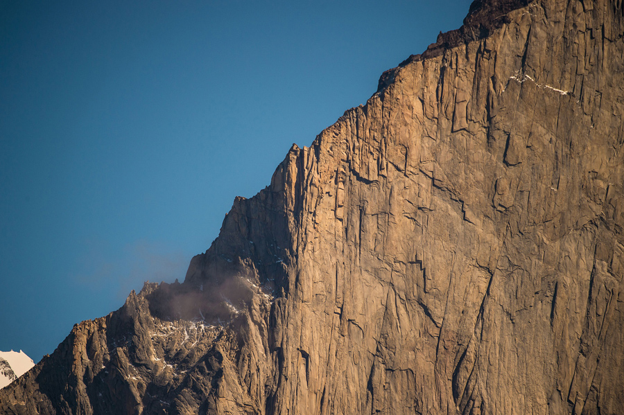 Частичный вид на горы Пайне, небольшие горные группы, в национальном парке Торрес-дель-Пайне, 26 февраля 2016 года.