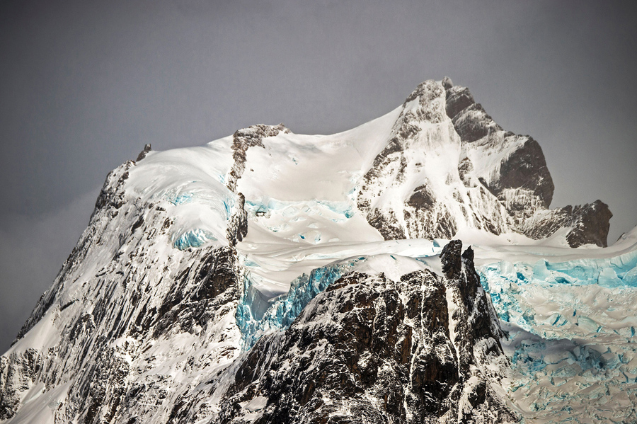 Горы Серрано увенчанные ледниками, в национальном парке Бернардо О'Хиггинса в Чили, 21 февраля 2016 года.