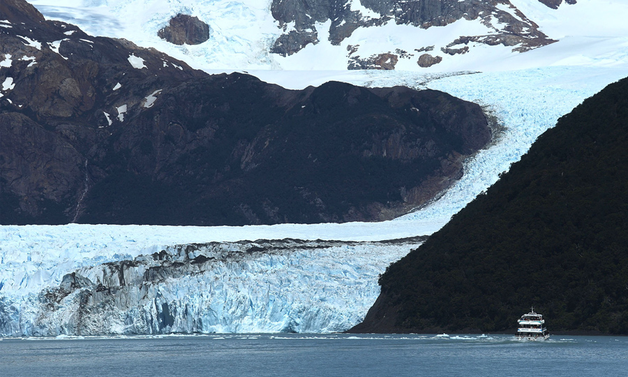 Ледник Спегаццини  в национальном парке Лос-Гласиарес, 28 ноября 2015 в Санта-Крус, Аргентина.