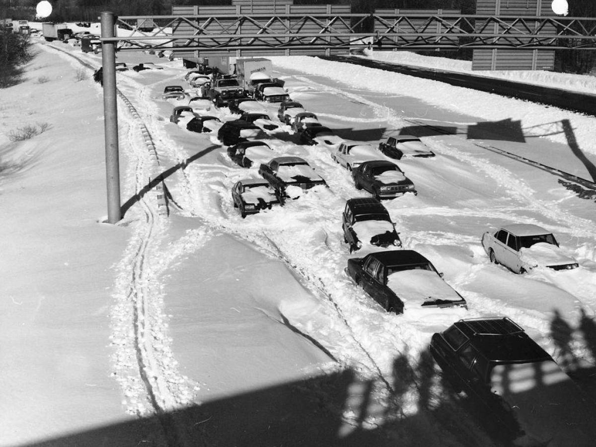 Автомобиле в сугробах, Массачусетс и Род-Айленд 1978 год