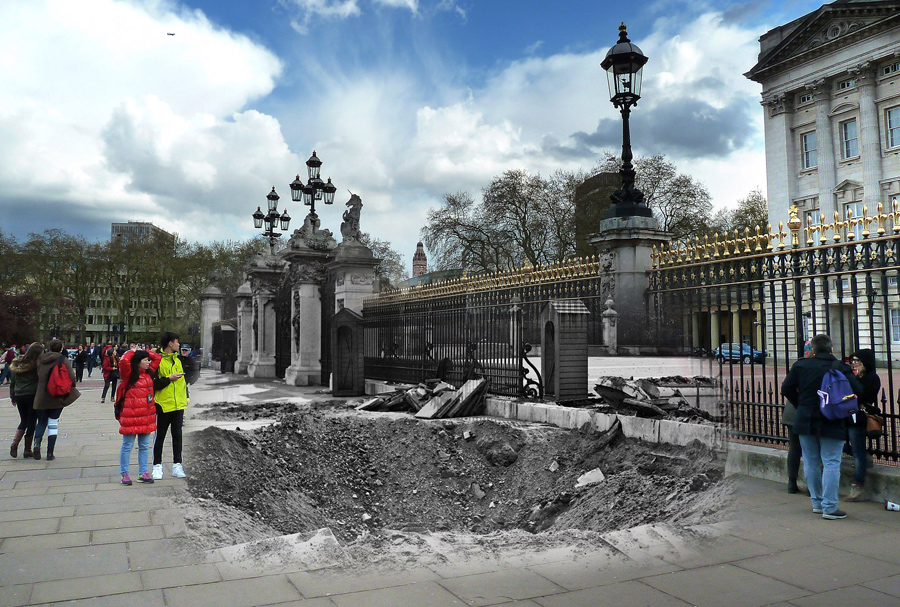 Воронка от снарядов у Букингемского дворца 14 сентября 1940 и то же самое место с туристами 26 апреля 2016. 