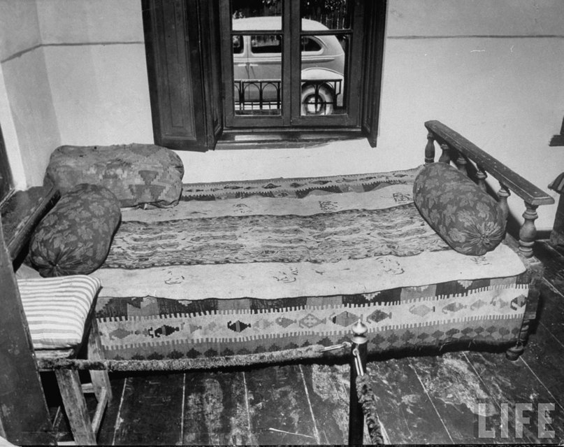 Кровать, на которой родился Сталин.