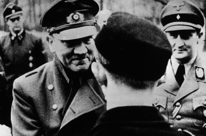 Один из последних официальных снимков Адольфа Гитлера.
