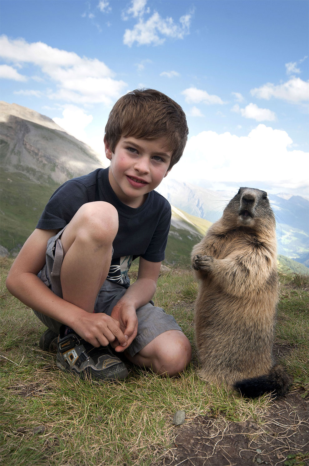Восхитительные фотографии дружбы австрийского мальчика с застенчивыми суркоми