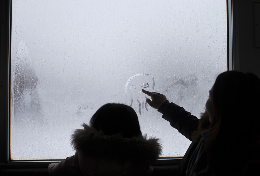 Поездка зимой в японском поезде с буржуйкой