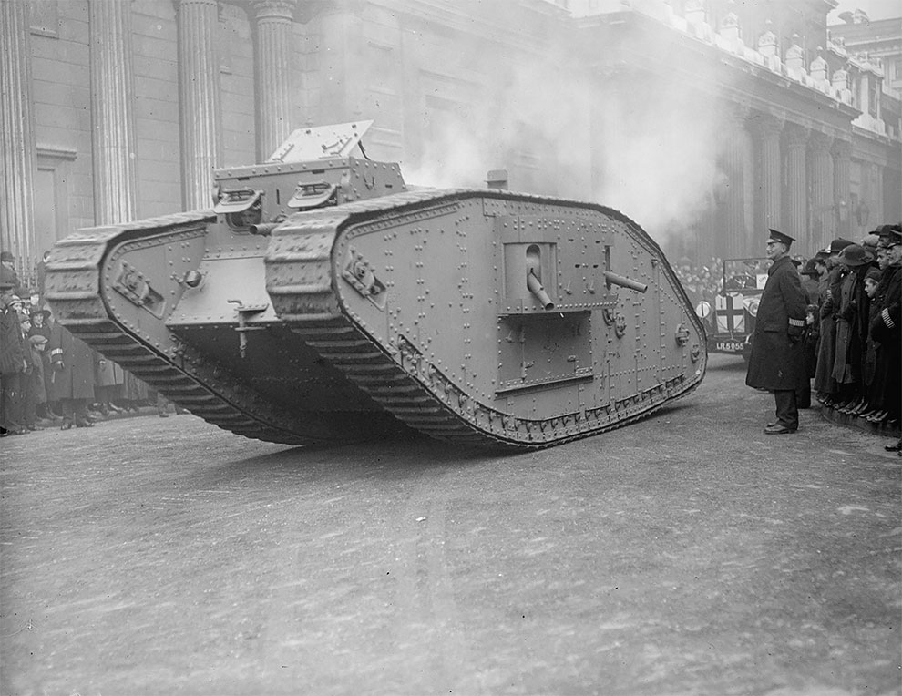 Модель танка МК4 на параде лорда-мэра в Лондоне, 1917 год.