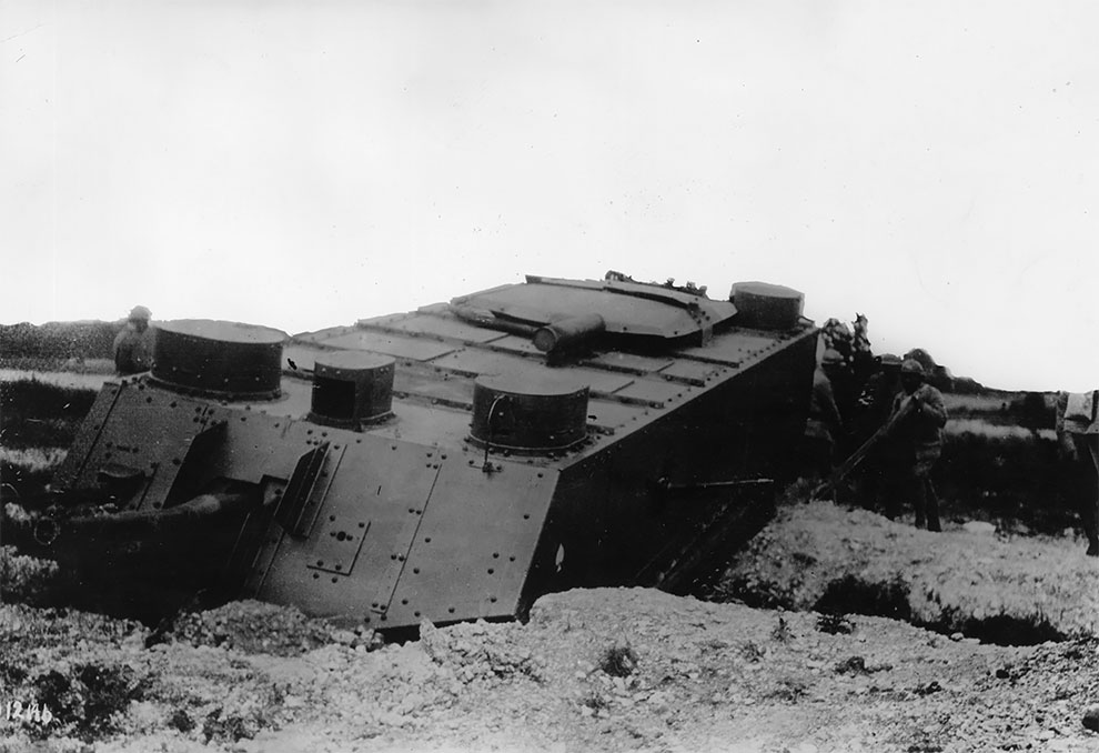 Французский танк на пересеченной местности, 1917 г.