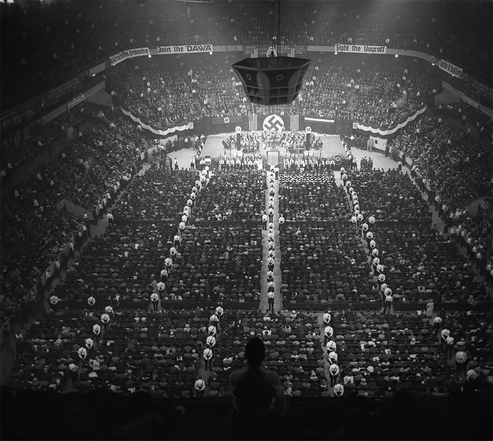 В 1939 году, 20 тысяч гитлеровских сторонников в США провели митинг в Мэдисон Сквер Гарден.