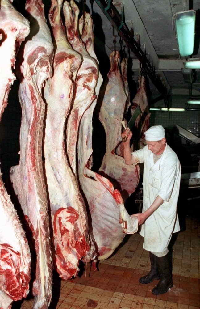 Мясник рубит мясо, март 1996 г.