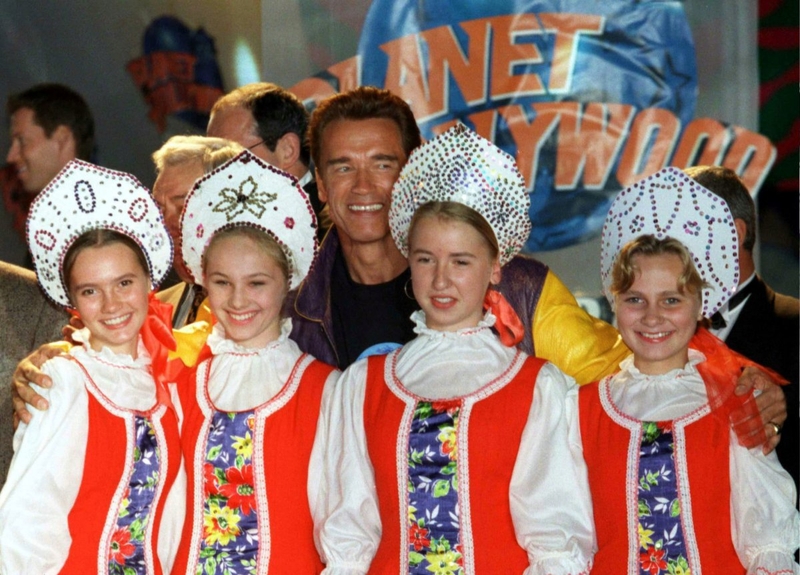 Шварценеггер на открытии ресторана «Планета Голливуд» в Москве, сентябрь 1996 года.