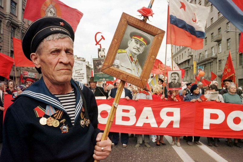Ветеран Второй мировой войны на митинге в День Победы, 9 мая 1997 года.