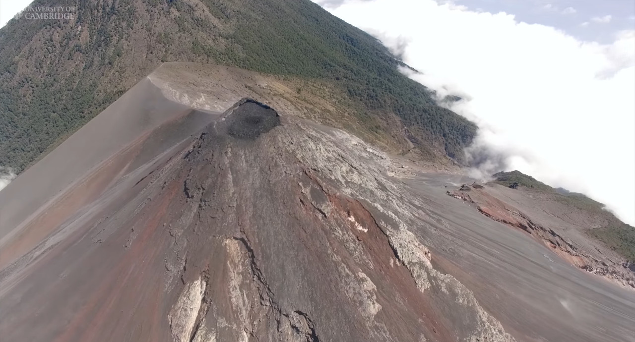 Видеозапись извержения вулкана снятое дроном