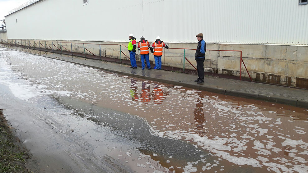 Несколько тонн сока затопили улицы в Липецкой области