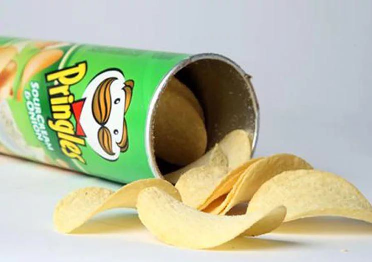 Kellogg’s раскрыла секрет как  правильно есть чипсы Pringles