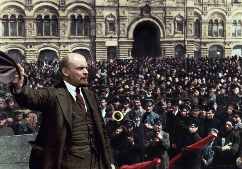 Ленин на демонстрации на Красной площади в Москве, 1919.
