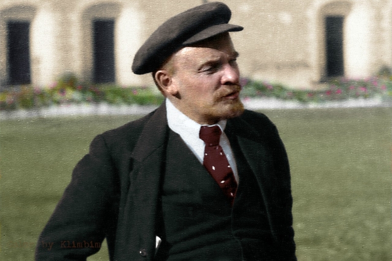 Ленин оправившись от ранения после попытки покушения, 1918 г. Москва.