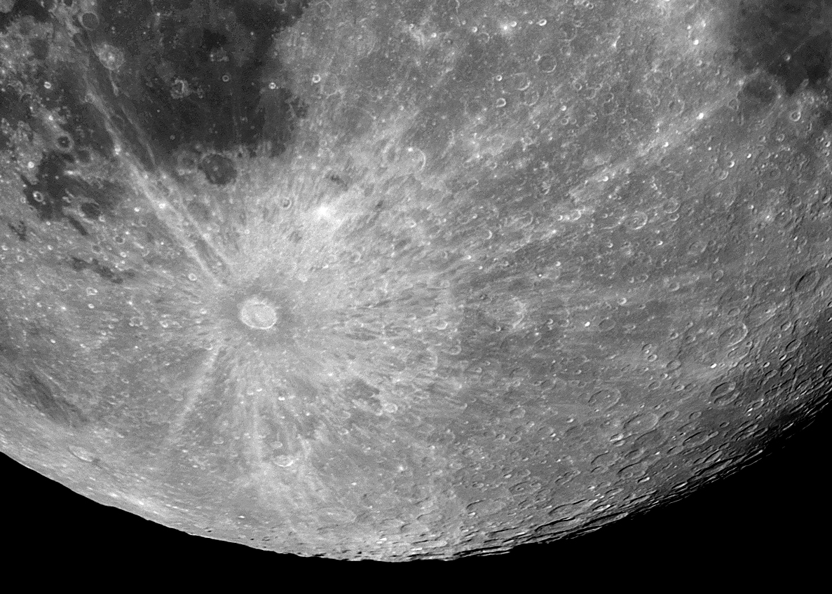 Большой кратер луны. Кратер Tycho. Кратер тихо Браге. Кратер тихо на Луне. Меркурий кратер Койпер.