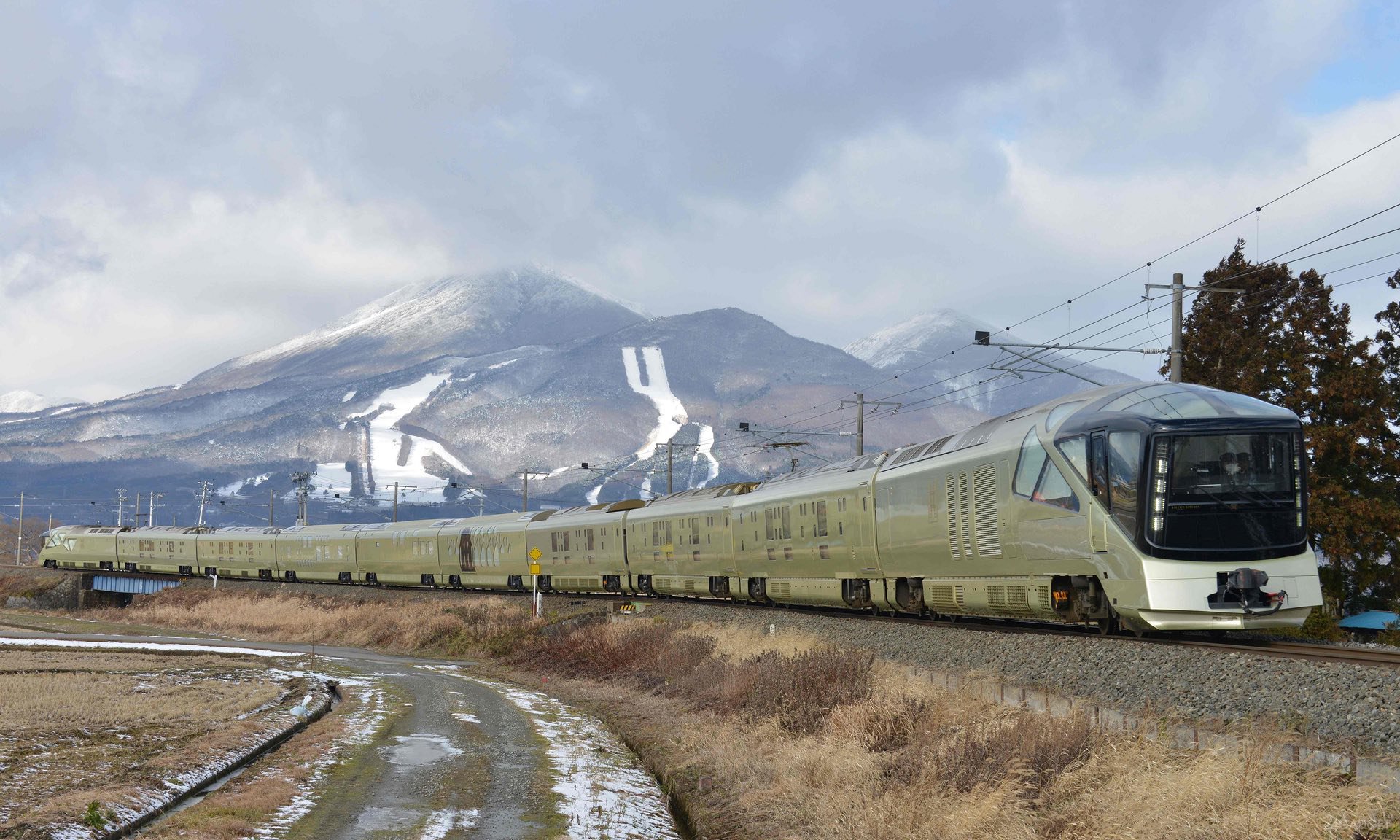 Новый супер-роскошный японский поезд Train Suite Shiki-shima