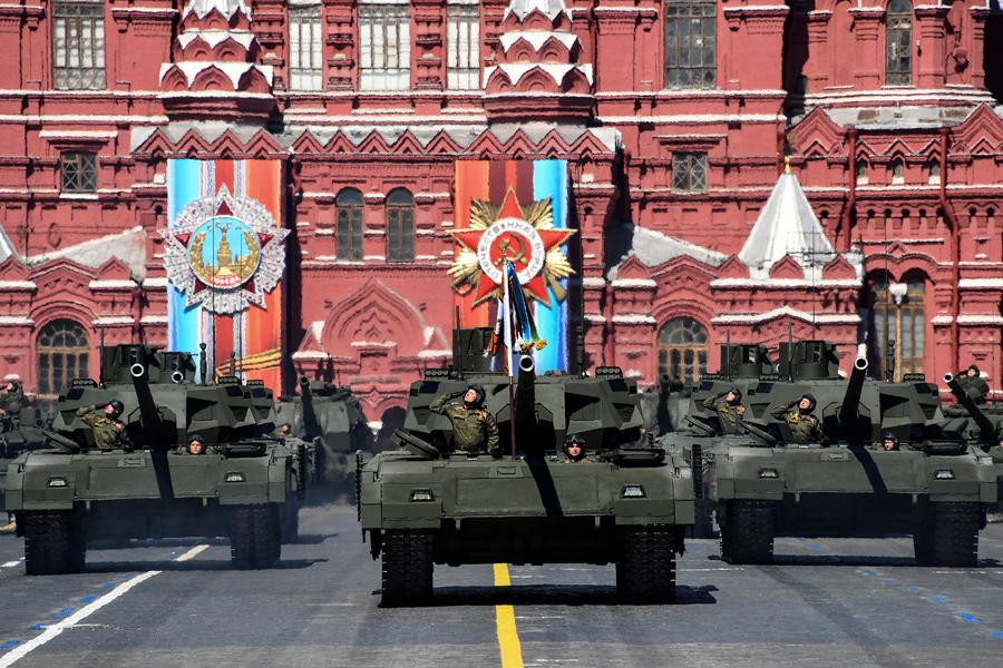 Российские танки Т-14 на Красной площади во время генеральной репетиции Парада Победы 7 мая, 2017.
