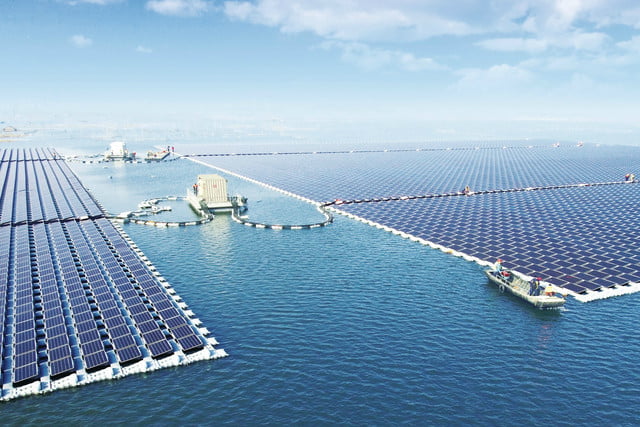 Солнечная электростанция на воде в Китае