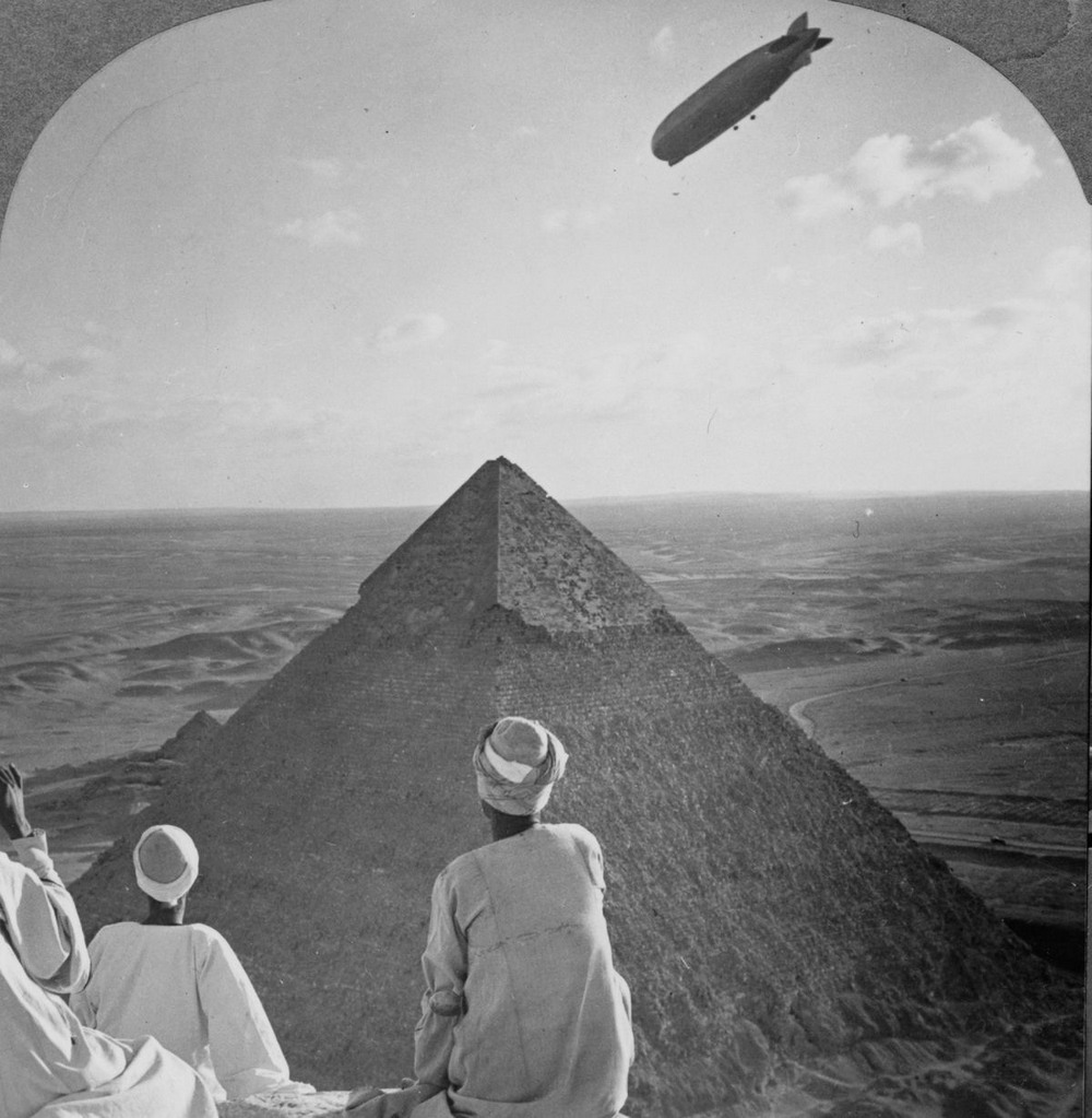 На вершине чуда света: ретро снимки туристов на пирамидах Гизы