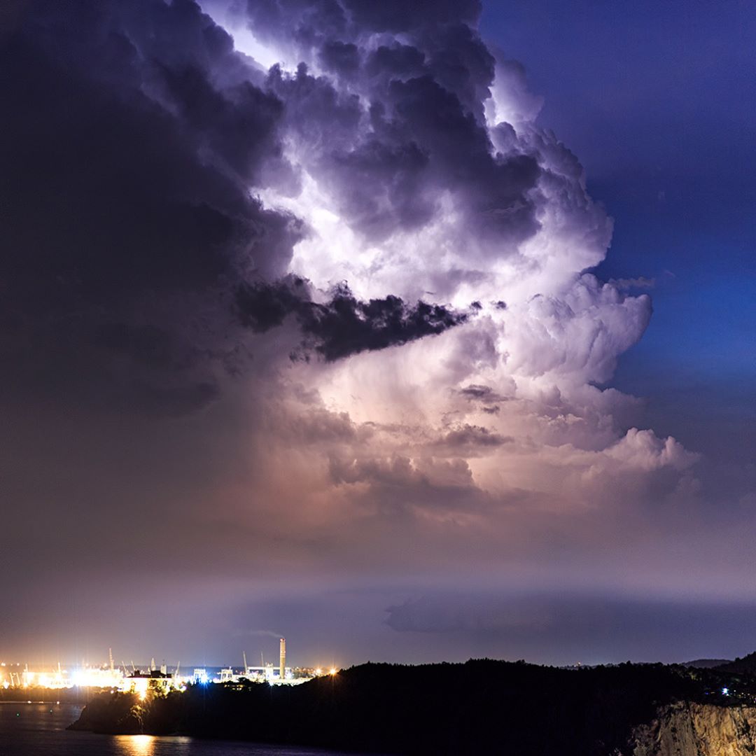 Красивейшие фотографии шторма и молнии