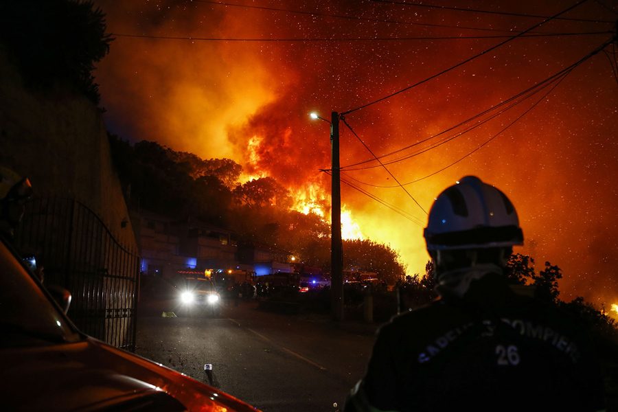 Лесные пожары и эвакуация вдоль Французской Ривьеры
