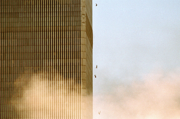 16 лет со дня теракта в Нью-Йорке: редкие фотографии башен-близнецов