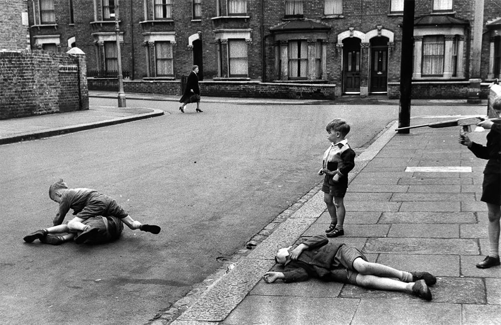 «Дети улиц» в Британии 1954 года
